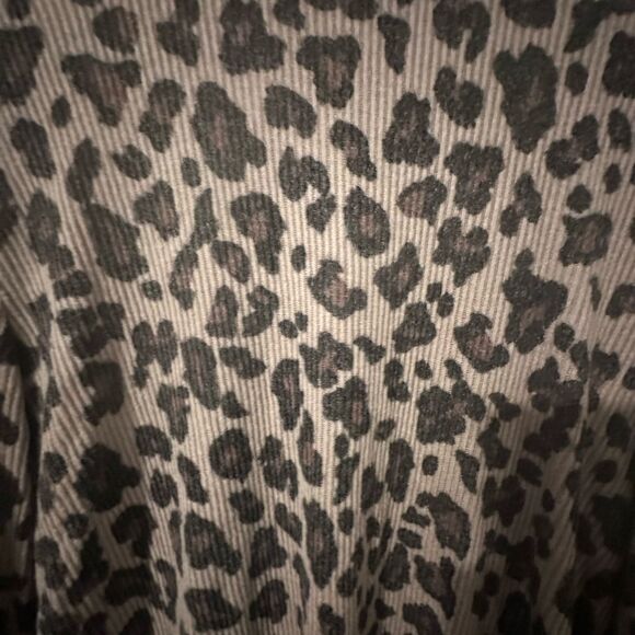 NWT Maurices 24/7 Animal Print Leopard long sleeve Top - Large - Picture 2 of 5